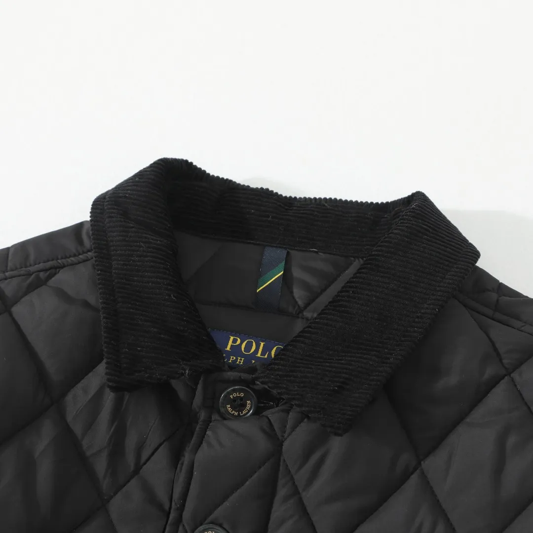 P370 #R50 Ralph Lauren/Ralph Lauren classic old money style workwear rhombus retro cotton jacket. Inspired by retro workwear, it reshapes the contemporary British style. Imported machine-pressed diamond quilting technology, every quilting line is accurately aligned, and the details are full of ingenuity; three-dimensional tailoring creates a neat H-shaped silhouette, and it can still remain light and straight when worn in multiple layers in autumn and winter. Customized metal buttons, low-key embellished textured corduroy lapel design, full of retro atmosphere, 37.5° temperature control black technology, breathable and moisture-proof, locks in temperature and sweat, waterproof and snow-proof fabric, no fear of bad weather, anti-run cotton patented technology, warm and soft, long-wearing without deformation, five high-end colors: navy | khaki | black | green | brown, easily suitable for commuting, leisure, and travel. Wearing one piece gives off a calm temperament of "old money style", and you can have both style and warmth in low-temperature weather.  Color: Navy blue, black, khaki, military green, brown Size: S M L